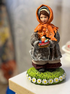 В Иванове соцработник делает из ваты кукол и дарит их детям